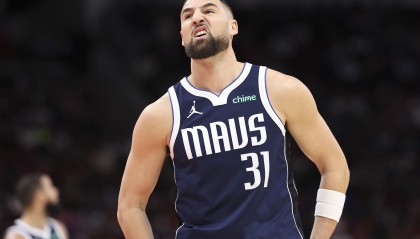 玩法-Stein：独行侠正在探索涉及加福德、克莱和拉塞尔的潜在交易方案