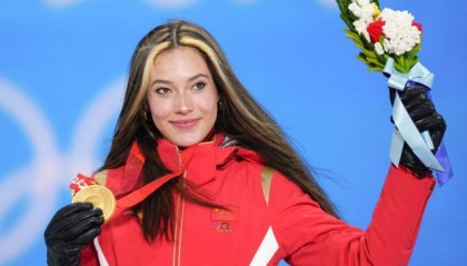 谷爱凌：奶奶来看颁奖特别自豪 会参加闭幕式